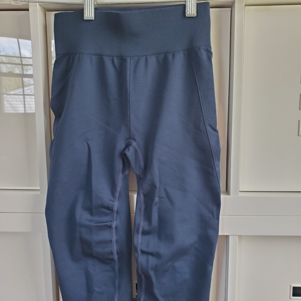 Prozis Contour seamless activewear leggings in a classic navy blue color. Small.